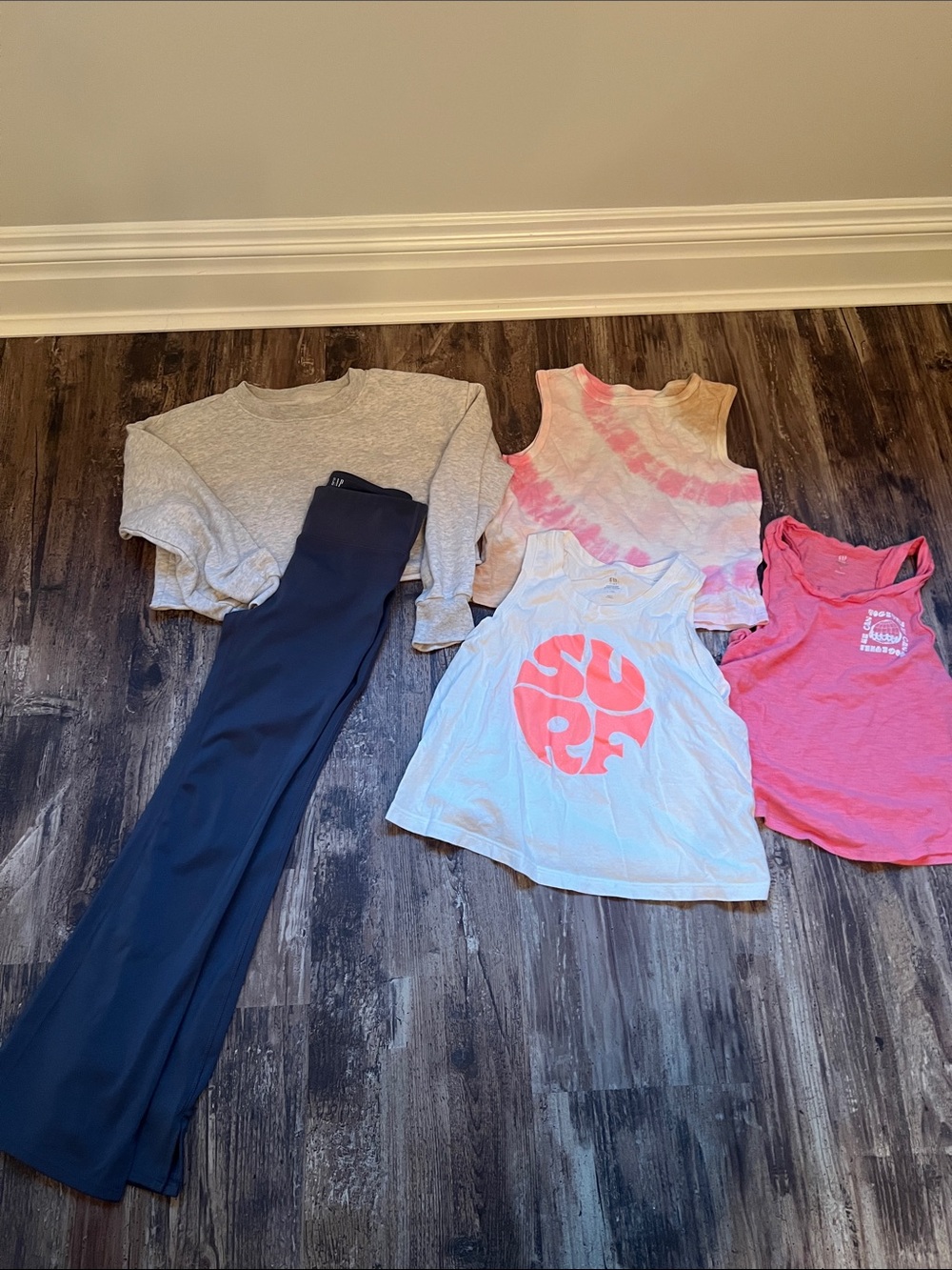 Girls GAP tank tops, cropped sweatshirt and leggings size 8 Teen
